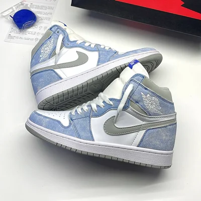 نایک ایر جردن وان ساقدار هایپر رویال سفید آبی (NIKE AIR JORDAN 1 HIGH OG HYPER ROYAL)
