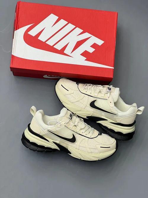 کتونی نایک وی تو کی ران اصلی Nike V2K Run