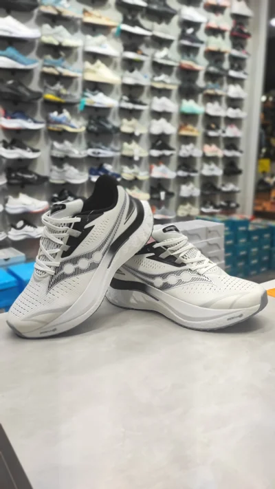 کتونی ساکونی(Saucony Endorphin Speed 4 )