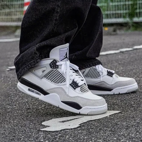 کتونی نایک ایر جردن 4(Nike air jordan 4 )